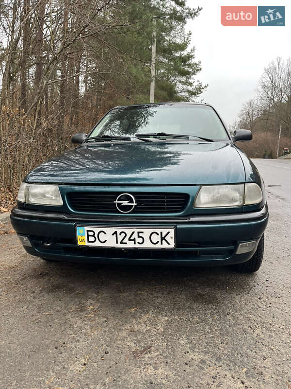 Хэтчбек Opel Astra 1997 в Яворове