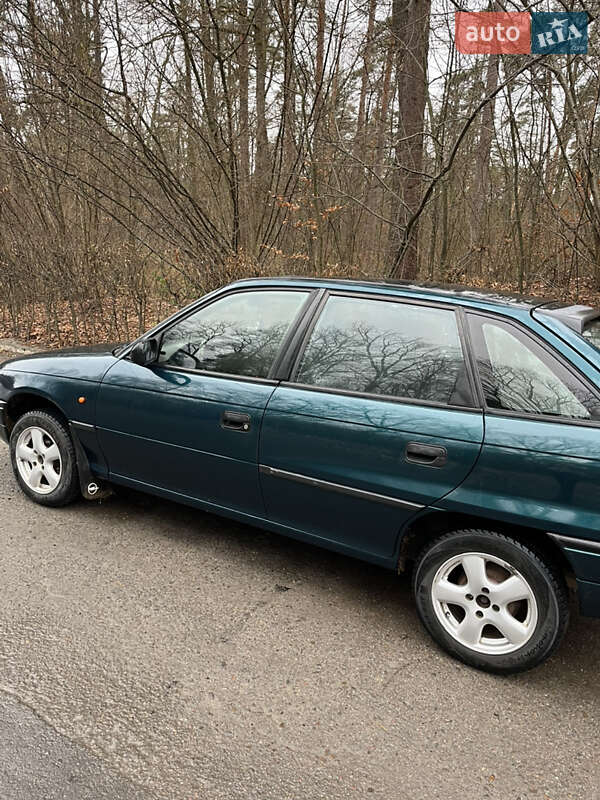 Хэтчбек Opel Astra 1997 в Яворове