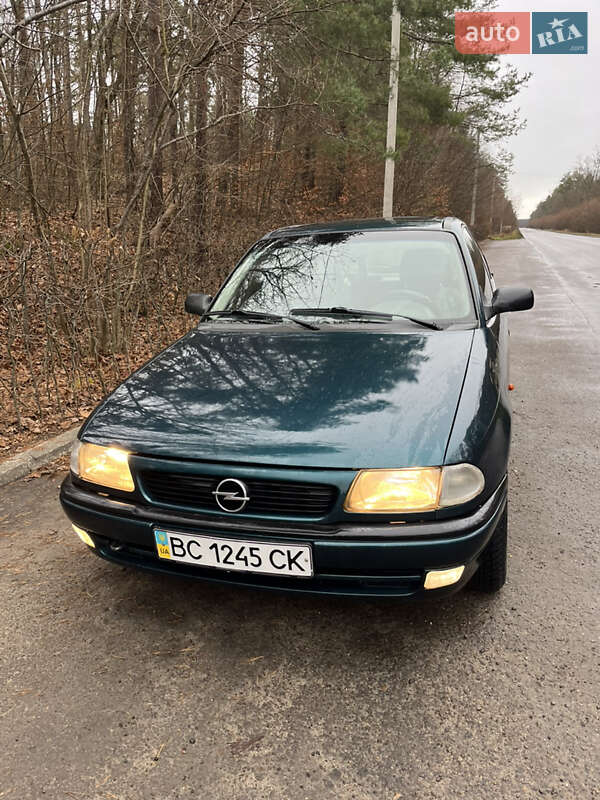 Хэтчбек Opel Astra 1997 в Яворове