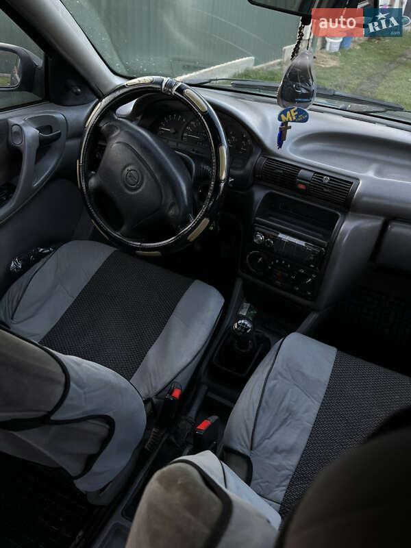 Хэтчбек Opel Astra 1997 в Яворове