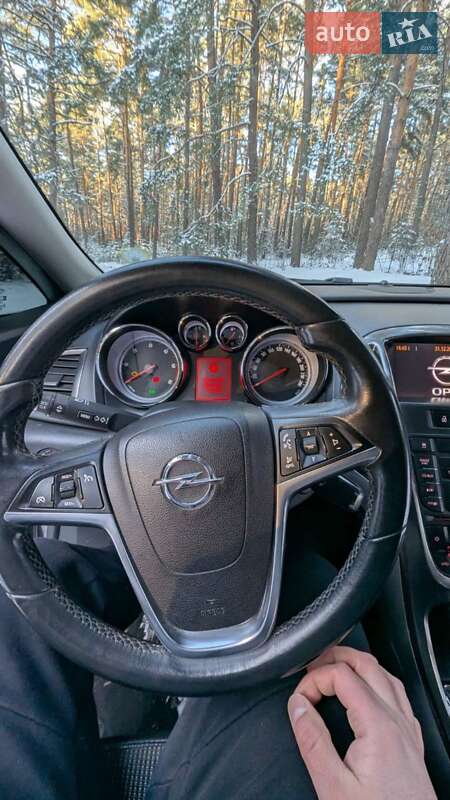 Універсал Opel Astra 2011 в Золочеві