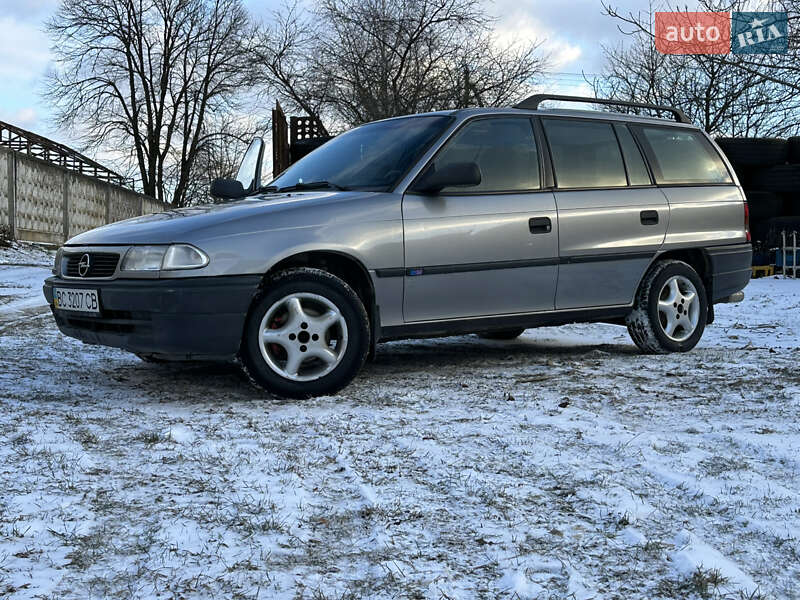Универсал Opel Astra 1995 в Дрогобыче