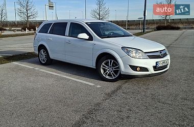 Универсал Opel Astra 2010 в Тячеве