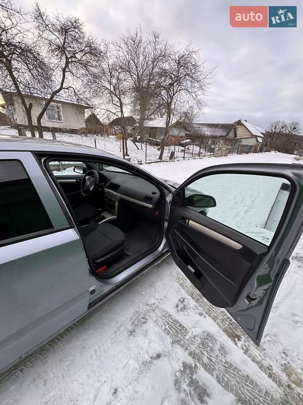 Седан Opel Astra 2008 в Ивано-Франковске