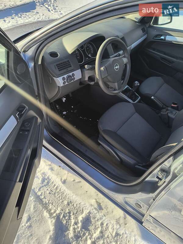 Универсал Opel Astra 2004 в Чернигове