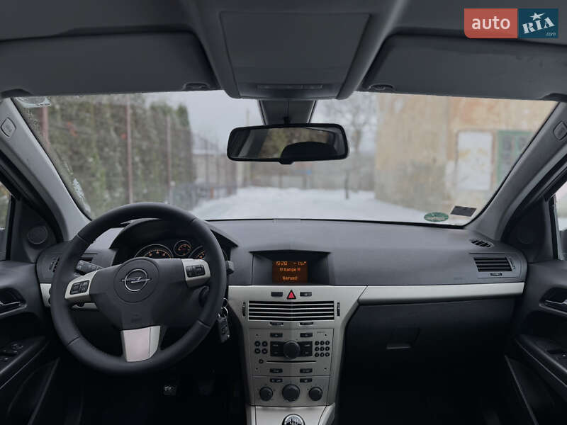 Универсал Opel Astra 2008 в Староконстантинове