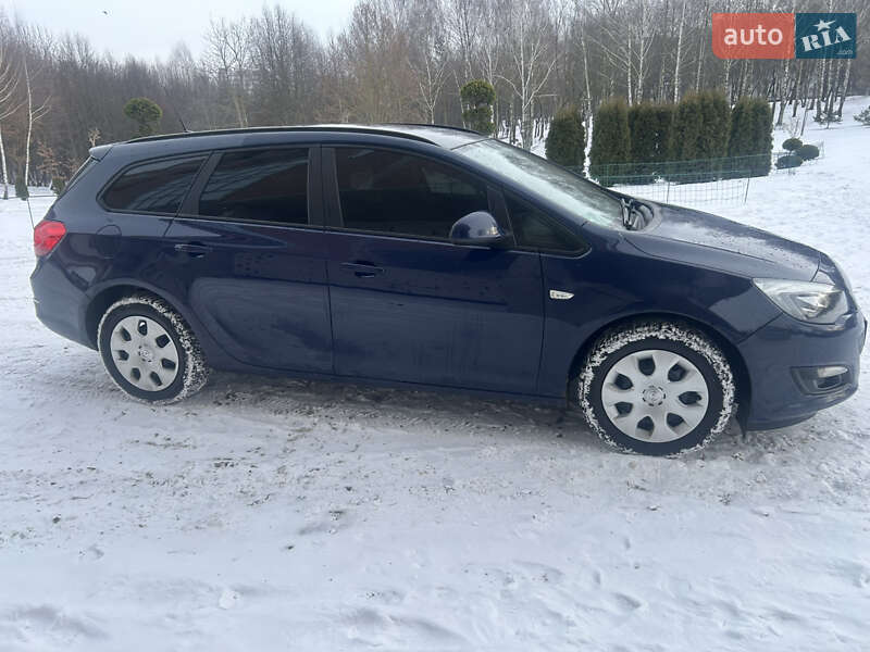 Универсал Opel Astra 2015 в Хмельницком