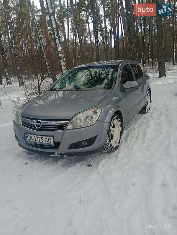 Хэтчбек Opel Astra 2007 в Смеле