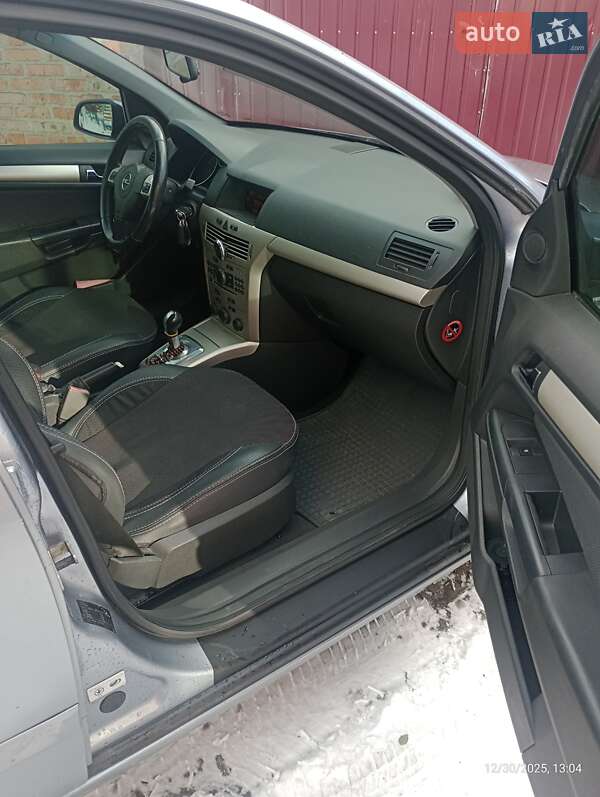 Хэтчбек Opel Astra 2007 в Смеле