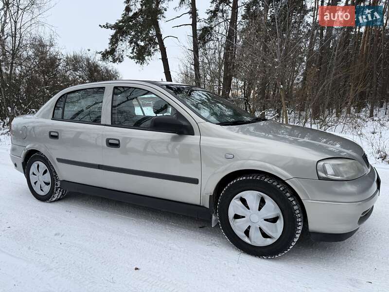 Седан Opel Astra 2007 в Ахтырке