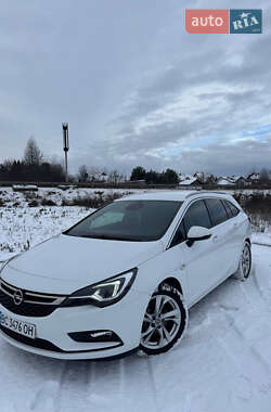 Універсал Opel Astra 2016 в Новояворівську