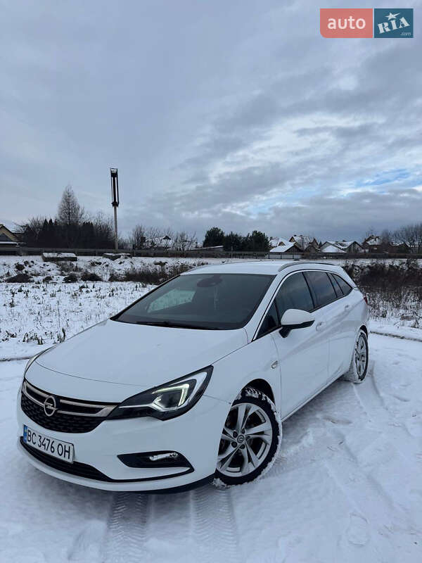 Універсал Opel Astra 2016 в Новояворівську