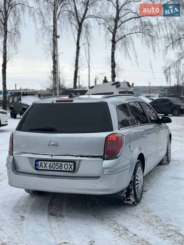 Универсал Opel Astra 2006 в Полтаве