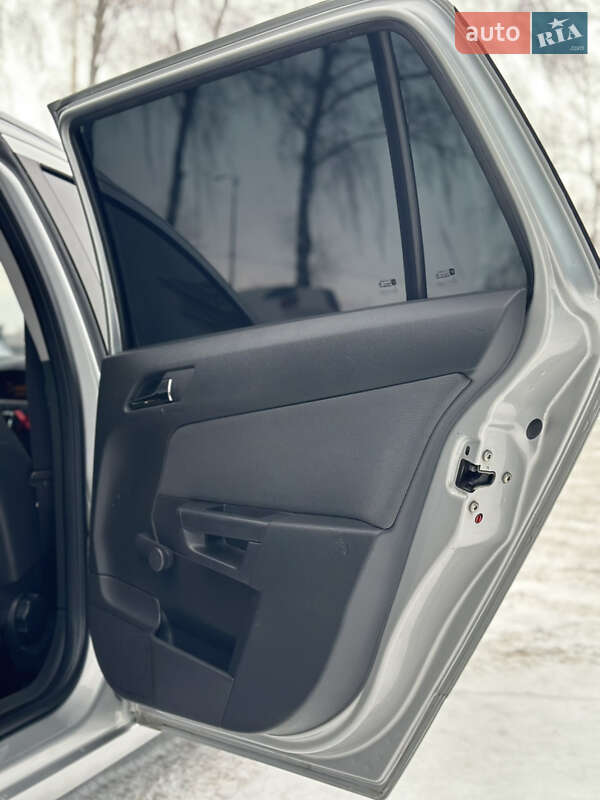 Универсал Opel Astra 2006 в Полтаве