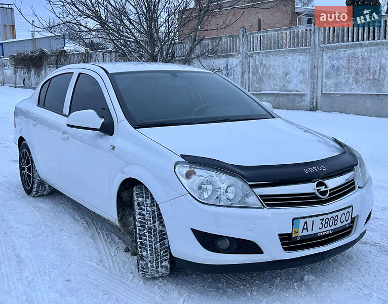 Седан Opel Astra 2012 в Прилуках