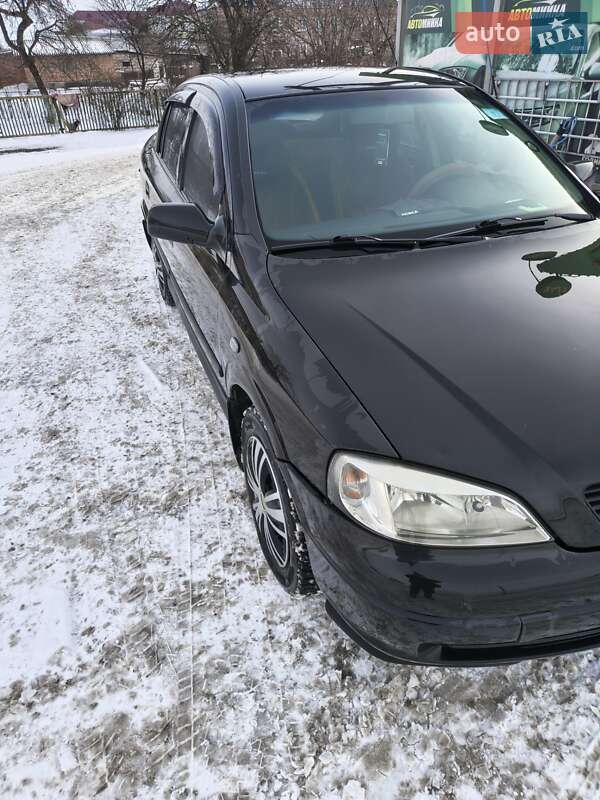 Седан Opel Astra 2007 в Хоросткові
