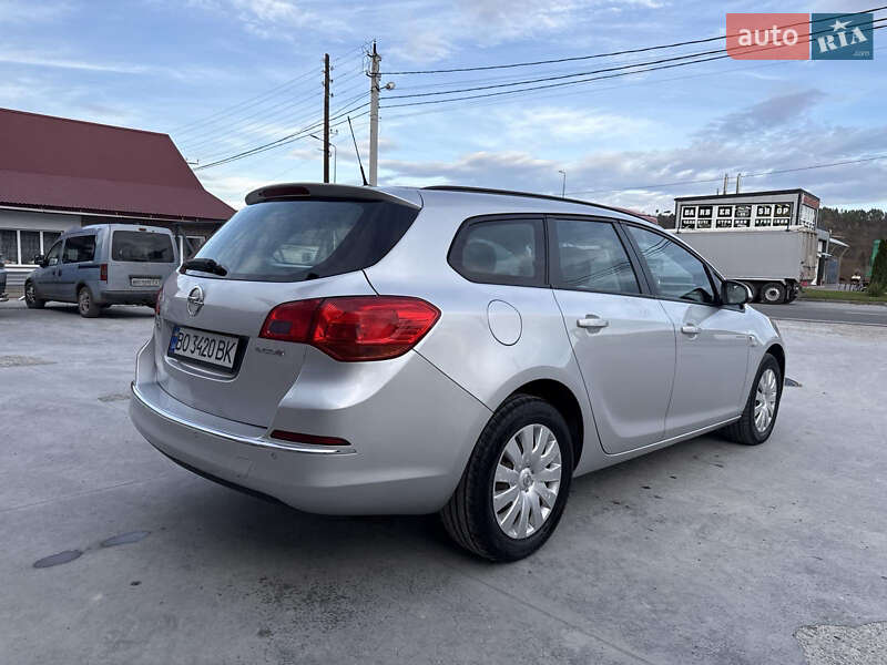 Универсал Opel Astra 2013 в Тернополе