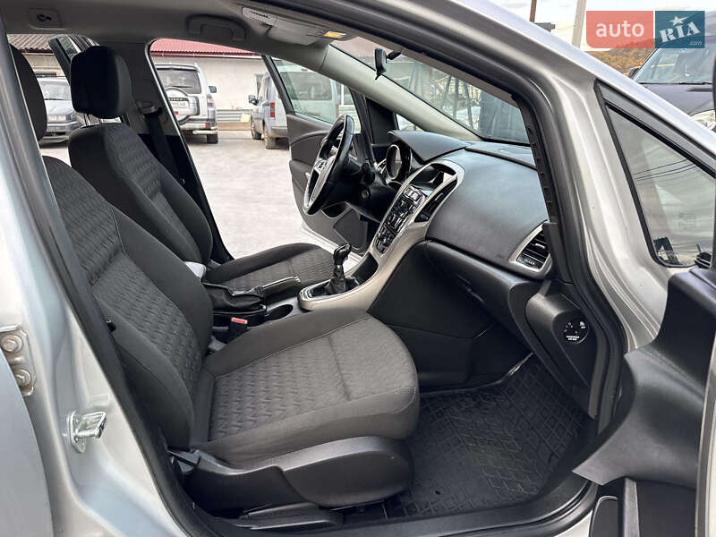 Универсал Opel Astra 2013 в Тернополе