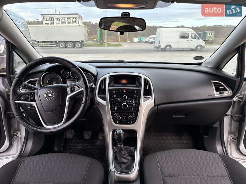 Универсал Opel Astra 2013 в Тернополе