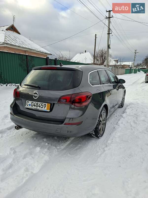 Універсал Opel Astra 2011 в Смілі