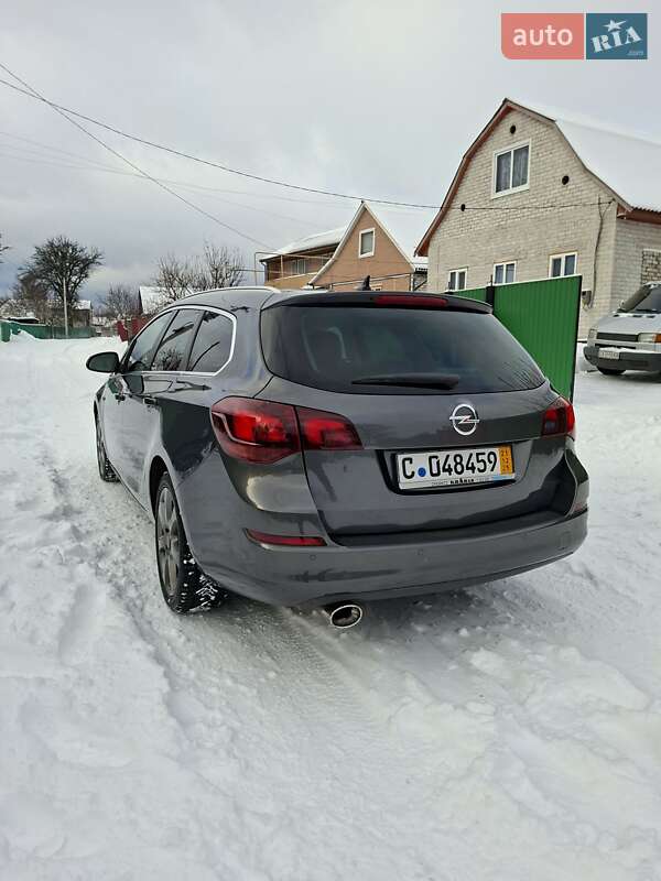 Універсал Opel Astra 2011 в Смілі