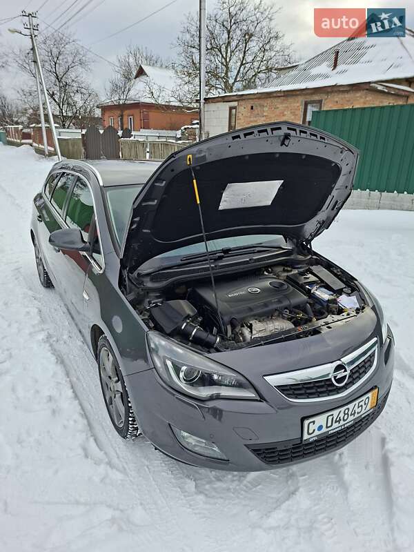 Універсал Opel Astra 2011 в Смілі