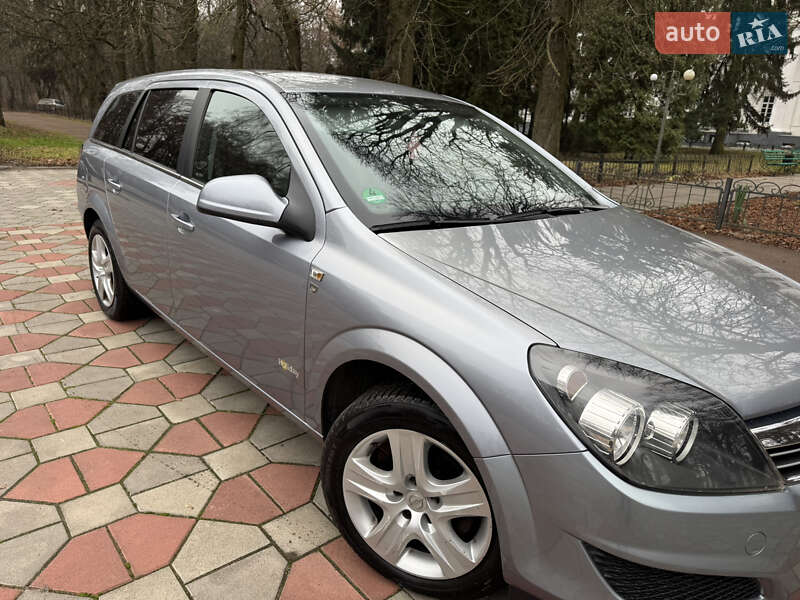 Універсал Opel Astra 2010 в Ніжині
