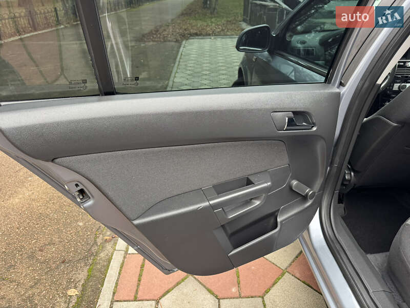 Універсал Opel Astra 2010 в Ніжині