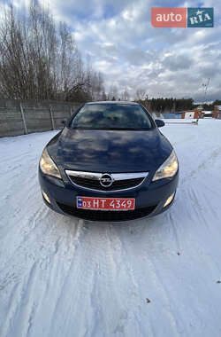 Хэтчбек Opel Astra 2010 в Клевани