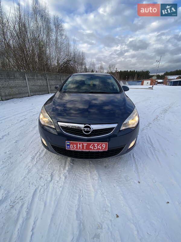 Хетчбек Opel Astra 2010 в Клевані