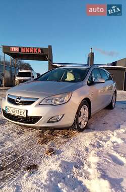 Універсал Opel Astra 2010 в Тернополі