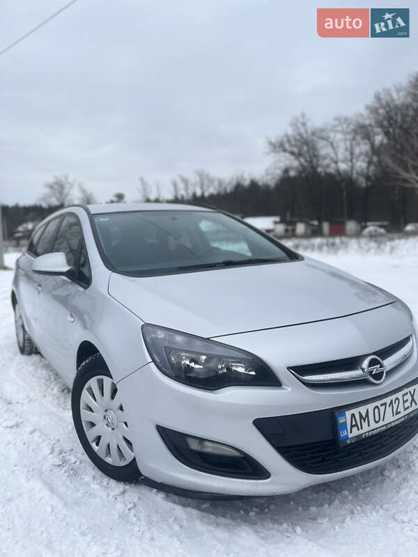 Універсал Opel Astra 2012 в Житомирі