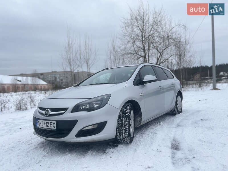 Універсал Opel Astra 2012 в Житомирі