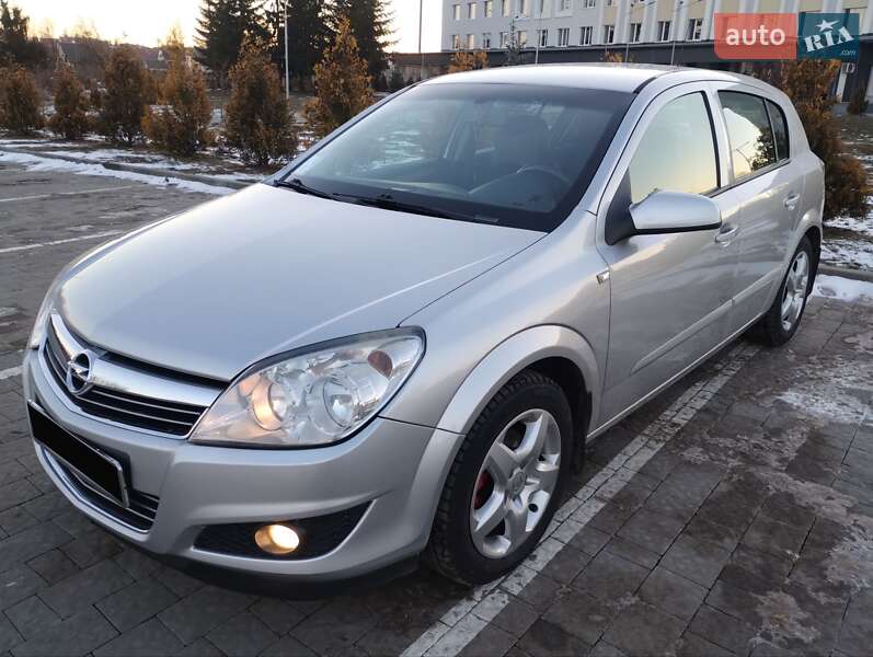 Хетчбек Opel Astra 2007 в Мостиській