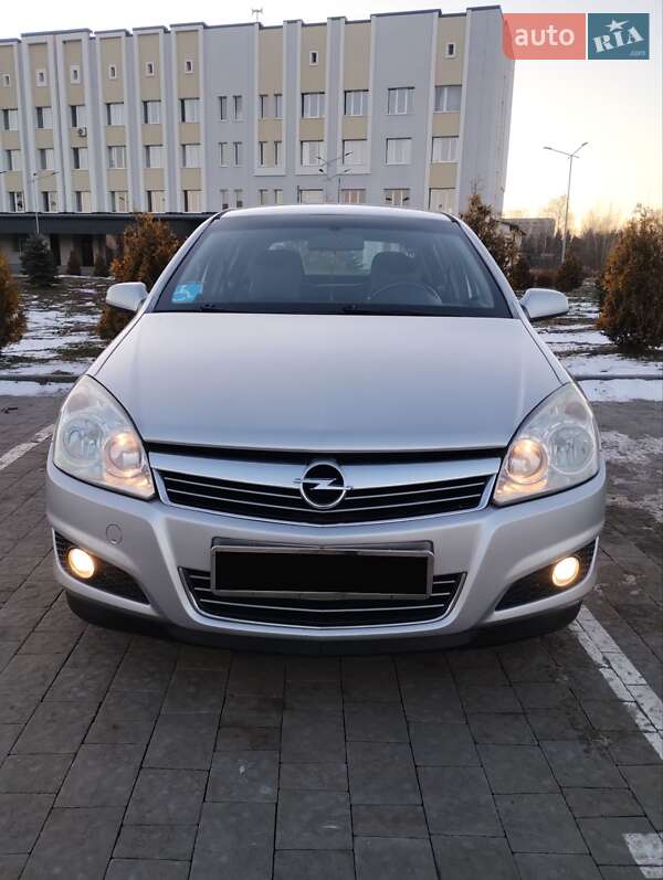 Хетчбек Opel Astra 2007 в Мостиській