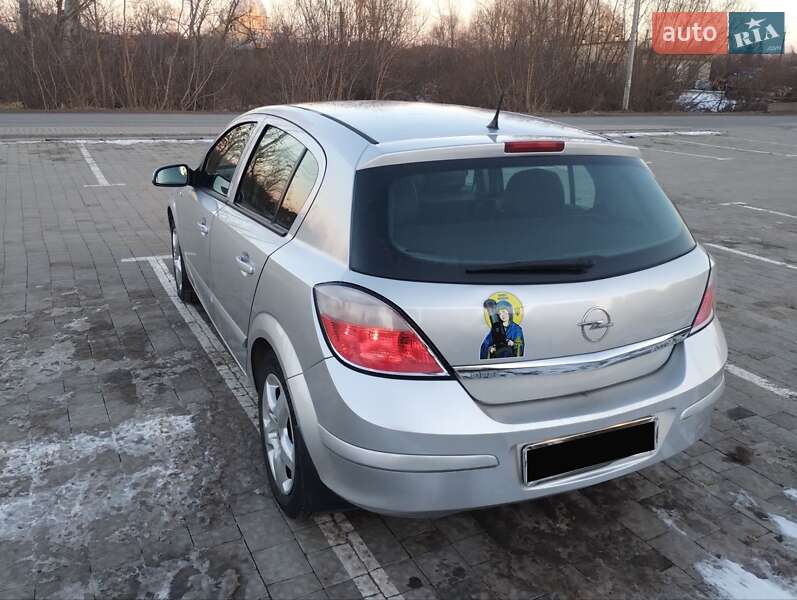 Хетчбек Opel Astra 2007 в Мостиській