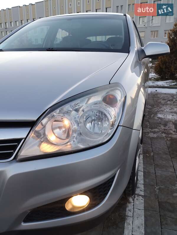 Хетчбек Opel Astra 2007 в Мостиській