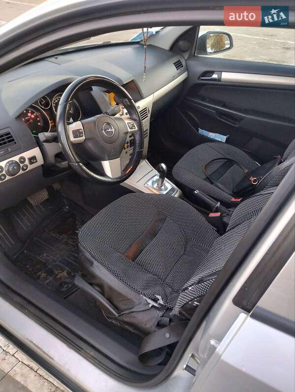 Хетчбек Opel Astra 2007 в Мостиській