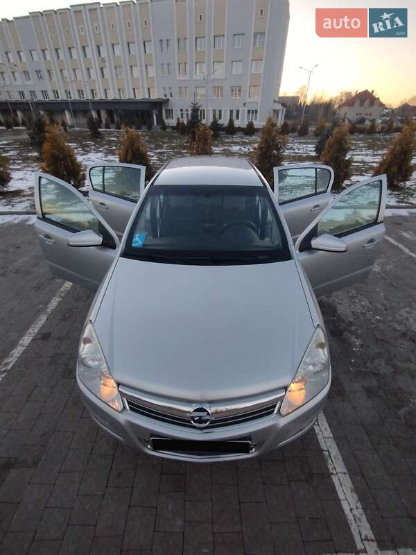 Хетчбек Opel Astra 2007 в Мостиській