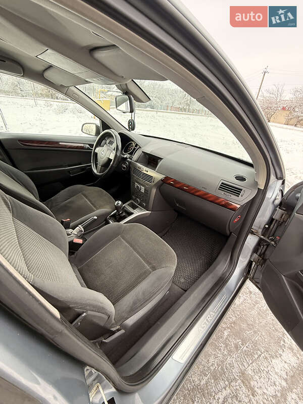 Универсал Opel Astra 2004 в Новой Водолаге