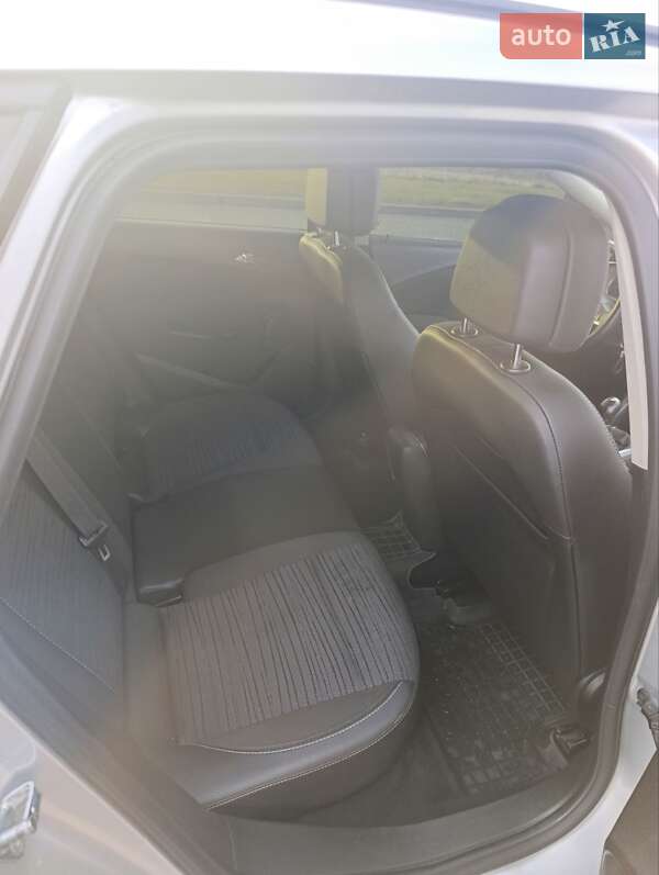 Универсал Opel Astra 2015 в Городке