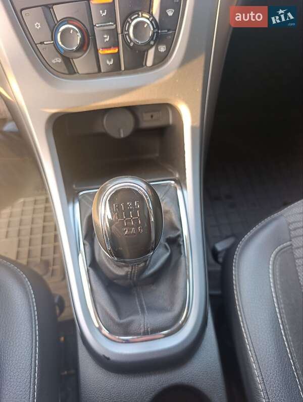 Универсал Opel Astra 2015 в Городке