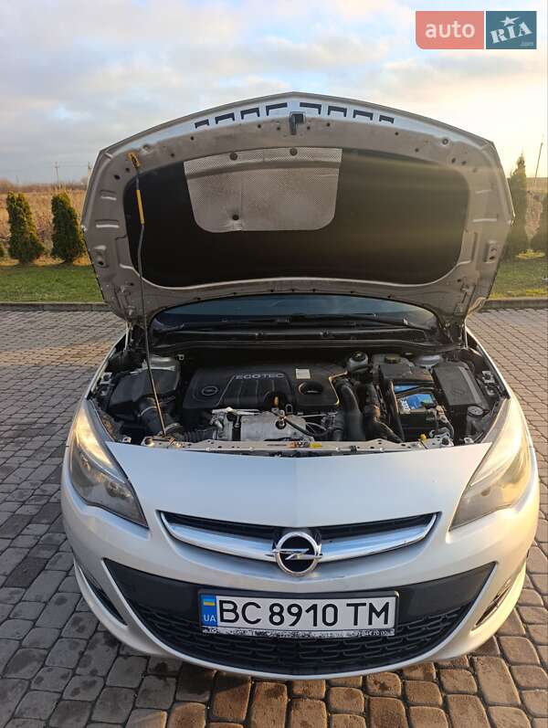 Универсал Opel Astra 2015 в Городке