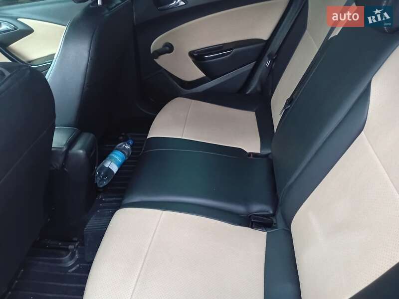 Универсал Opel Astra 2011 в Первомайске