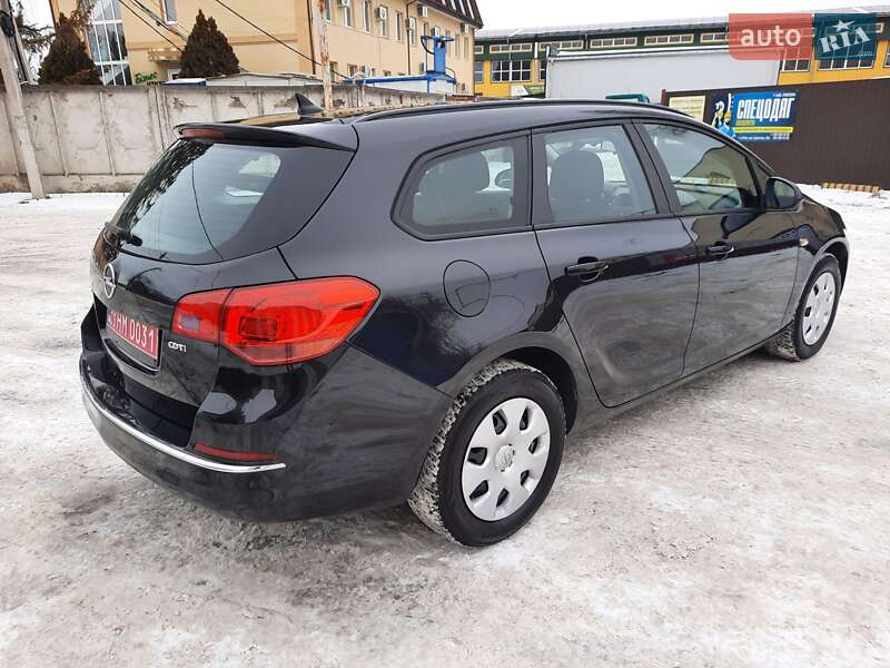 Універсал Opel Astra 2013 в Рівному