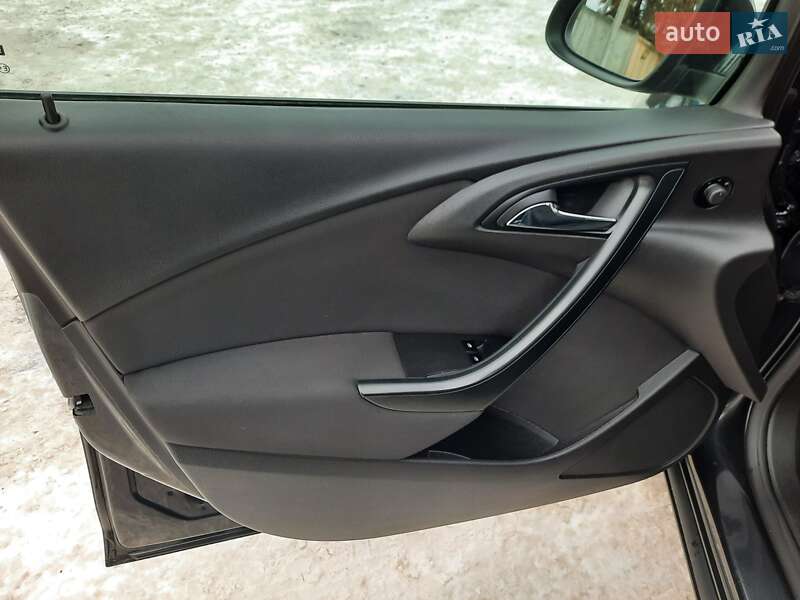 Універсал Opel Astra 2013 в Рівному