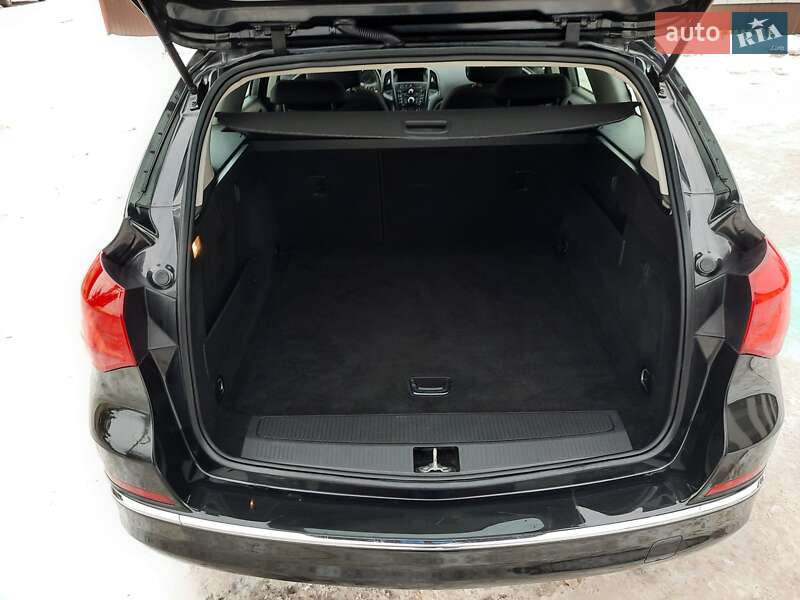 Універсал Opel Astra 2013 в Рівному