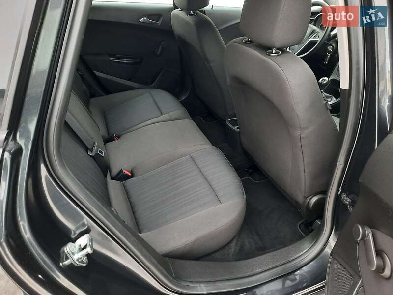 Універсал Opel Astra 2013 в Рівному