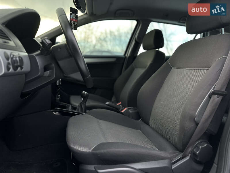 Универсал Opel Astra 2010 в Виннице