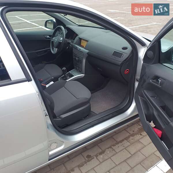 Хэтчбек Opel Astra 2012 в Киеве фото 6 Хэтчбек Opel Astra 2012 в Киеве